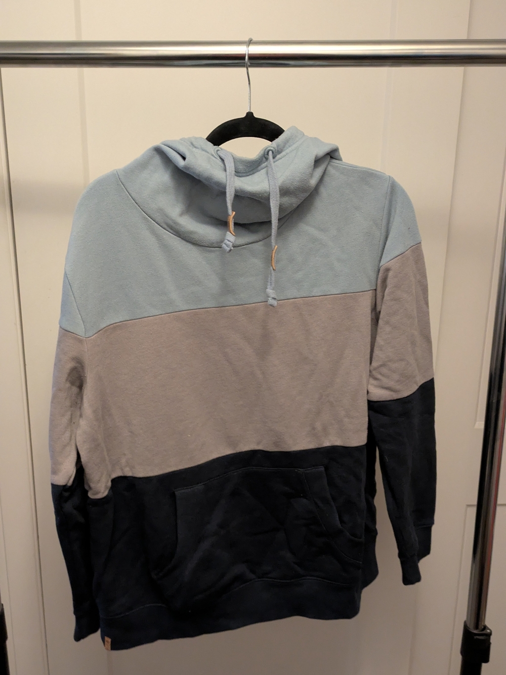 tentree Women Three-Tone Pullover Hoodie - Light Blue / Gray / Navy